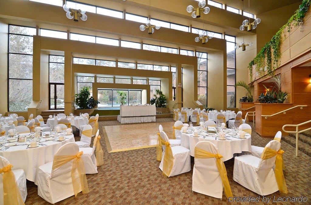 Clock Tower Resort And Conference Center - ร็อคฟอร์ด ร้านอาหาร รูปภาพ